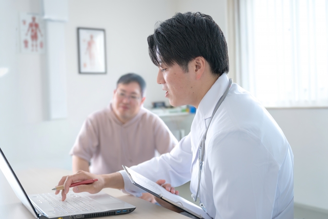 内科で状況を整理するイメージ